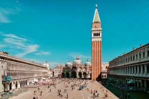 Afternoon in Venice : Basilica + Doge's Palace + Gondola - Doge’s Palace and the Bridge of Sighs: power, art, and prisons
