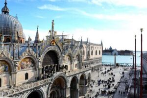 Guided Walking Tour of Venice, St Mark's Basilica & Doge's Palace - Entering St Mark’s Basilica: skip-the-line, mosaics, and the ground-floor limit