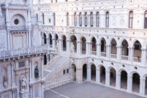 Skip-the-Line Guided Tour of Doge's Palace - Meeting at Campo San Zaccaria and handling the real-life crowds