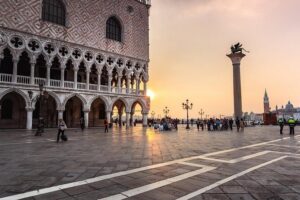 Venice: Doge's Palace and St. Mark's Basilica Guided Tour - Where You Meet Your Guide Near the Lagoon