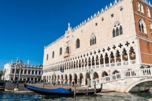 Venice: Doge’s Palace Prisons & Secret Itineraries Guided Tour - Doge’s Palace rooms: gilded splendor, plus the stories behind it