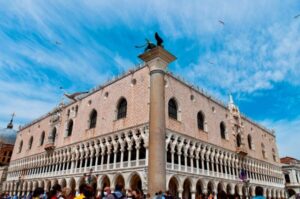 Venice: Gondola Ride and Skip the Line Doge's Palace Tour - Your 30-Minute Gondola Ride: Shared, Scenic, and Mostly Self-Paced