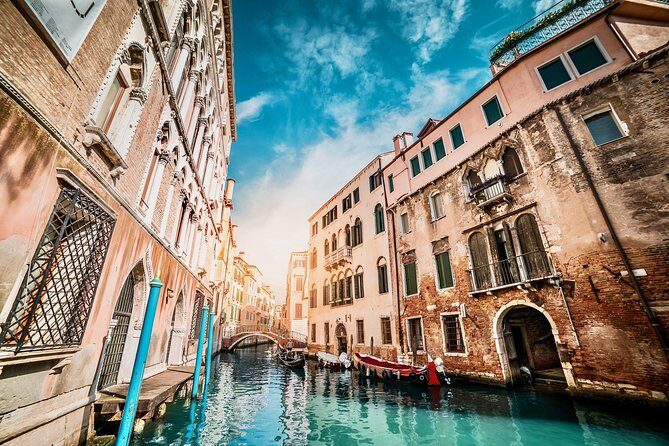 Venice Gondola ride with Skip the Line Doge's Palace tour - The pace inside the palace: moving with purpose, not rushing everyone