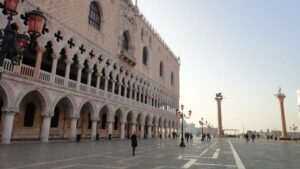 Venice: Religion Walking Tour with Doge’s Palace Tickets - Doge’s Palace Before the Crowds: Skip-the-Line Value