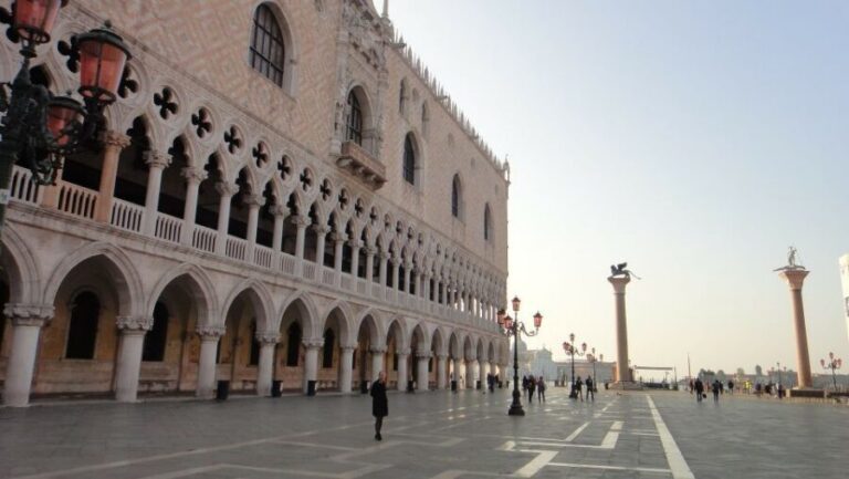 Venice: Religion Walking Tour with Doge’s Palace Tickets - Doge’s Palace Before the Crowds: Skip-the-Line Value